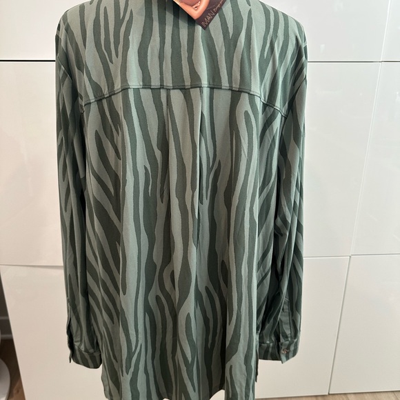 NWT-IMAN Green Zebra Print Blouse - Picture 6 of 7
